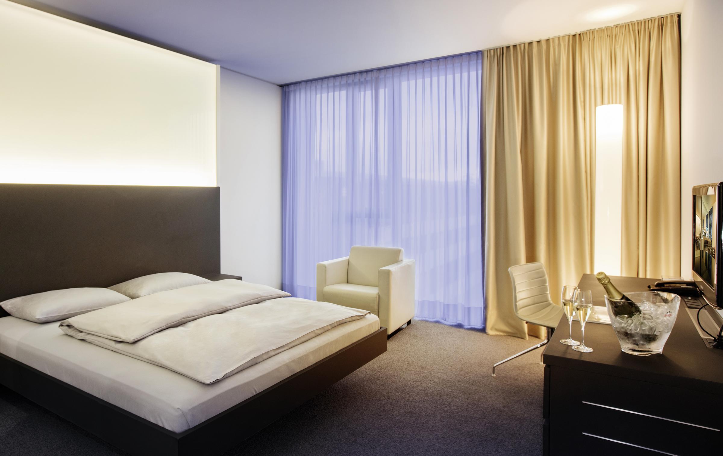 Hotel room – INNSiDE HOTEL Düsseldorf-Derendorf